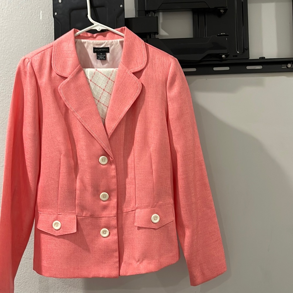 Beautiful 2 pieces suit . Nice vest with matching shirt! Perfect combination